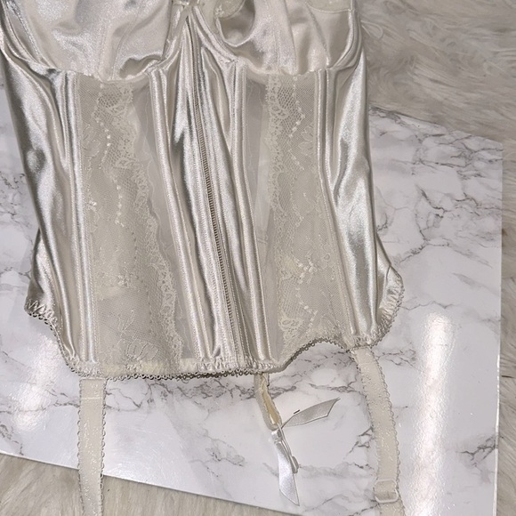 Elomi Cream Satin Corset size 32G - Picture 2 of 5